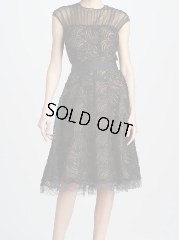 画像1: 【高橋恵子さんご着用】Tadashi Shoji　Illusion-Neck Lace Cocktail Dress ブラック (1)
