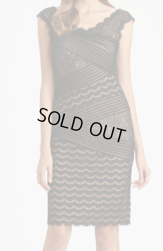 画像1: 【滝川クリステルさん、杉本彩さんご着用、HERS１月号掲載】Tadashi Shoji       Mixed Lace Dress ブラック (1)