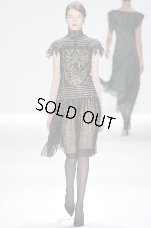 画像1: 【ヴァンサンカン掲載、浅野温子さんご着用】Tadashi Shoji タートルネックミックスレースドレス ブラック (1)