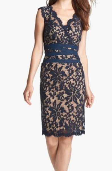 画像1: Tadashi Shoji　 Scalloped-Neck Lace Cocktail Dress  ネイビー (1)