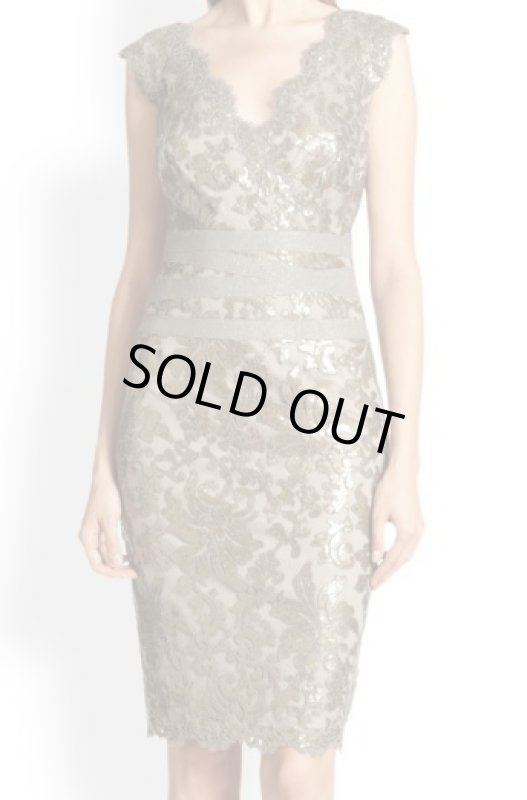 画像1: Tadashi Shoji　 Scalloped-Neck Lace Cocktail Dress スモークパール (1)