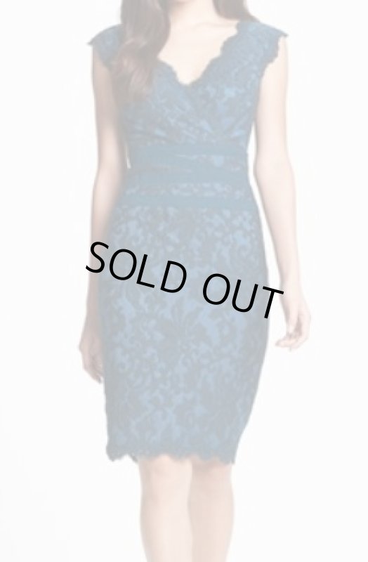 画像1: Tadashi Shoji　 Scalloped-Neck Lace Cocktail Dress  STARRY NIGHT　ブルー系、グリーン系　 (1)