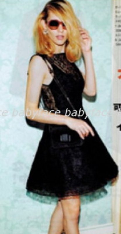 画像2: 【Domani表紙、グリッター掲載】Alice+Olivia   Natalia Open-Back Lace Dress (2)