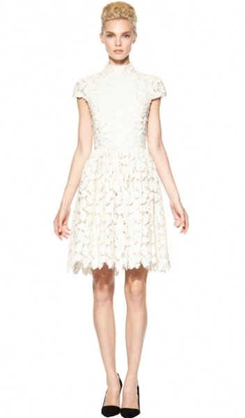 画像1: 【ヴァンサンカン、美人百花、ミスプラス掲載】Alice + Olivia 　　　JAYNA LACE OPEN BACK FLARE DRESS  30905 (1)