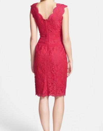 画像1: 【ドラマ使用】Tadashi Shoji   Scalloped-Neck Lace Cocktail Dress ディープローズ　 レッド系