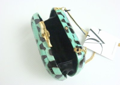 画像1: 【キャサリン妃、ジェシカアルバご愛用】Diane von Furstenberg 　Lytton Small Printed Snake Clutch