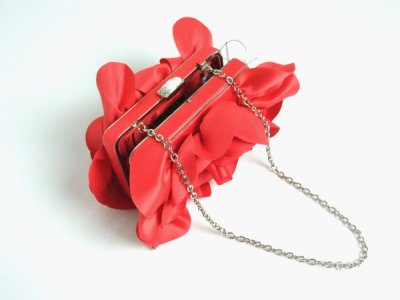 画像2: 【オリビア・パレルモ愛用】Sondra Roberts 　rose petal clutch レッド