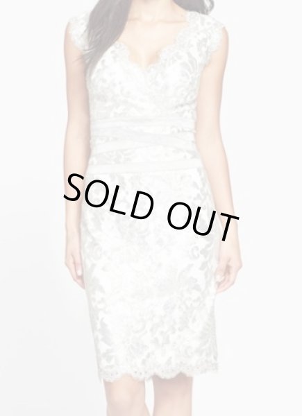 画像2: Tadashi Shoji　 Scalloped-Neck Lace Cocktail Dress FEATHER (2)
