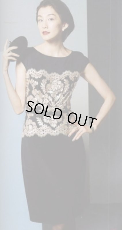 画像2: 再販売【ドラマ使用、若村麻由美さん、真矢みきさん着用、家庭画報掲載】Tadashi Shoji    Sequined Lace-Overlay Neoprene Dress　　Ginseng ブラック (2)