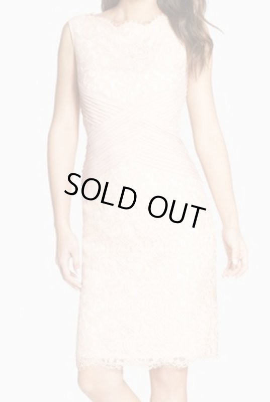 画像2: 【檀れいさん、黒谷友香さんご着用】Tadashi Shoji   Scalloped Lace Cocktail Dress　PETAL BLOOM ピンク系 (2)