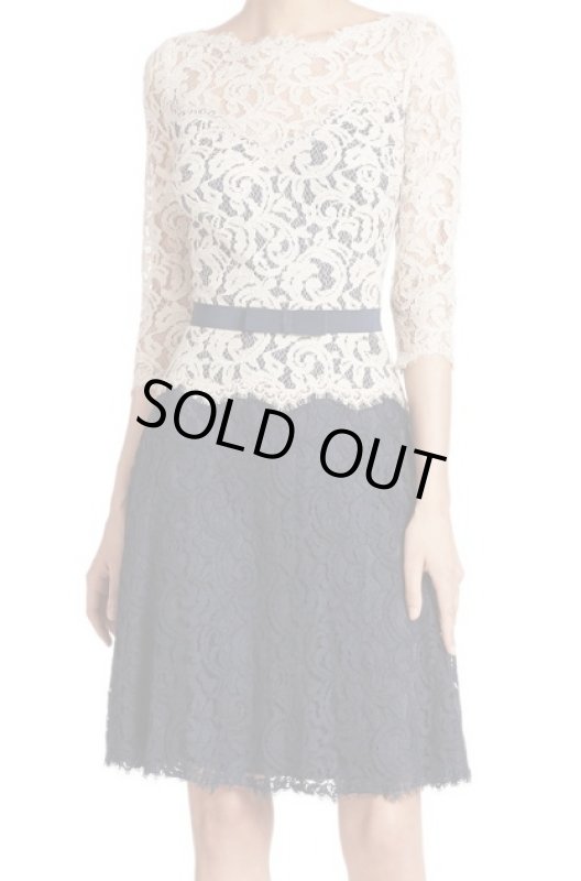 画像1: Tadashi Shoji      Belted Lace Contrast Dress　 ラテ・ネイビー (1)