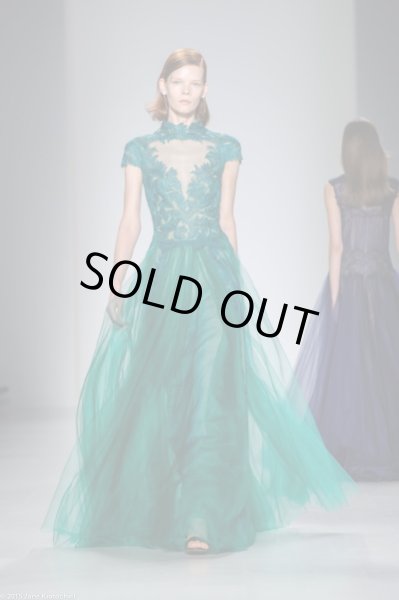 画像3: 【西山茉希さん着用】Tadashi Shoji     Mock Neck Embroidered Tulle Ballgown ネイビー (3)