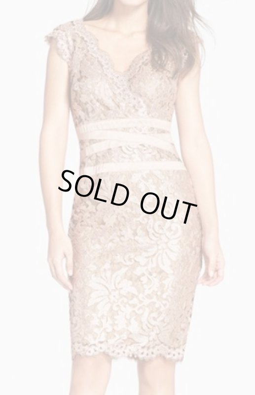 画像1: Tadashi Shoji　 Scalloped-Neck Lace Cocktail Dress ginseng (1)