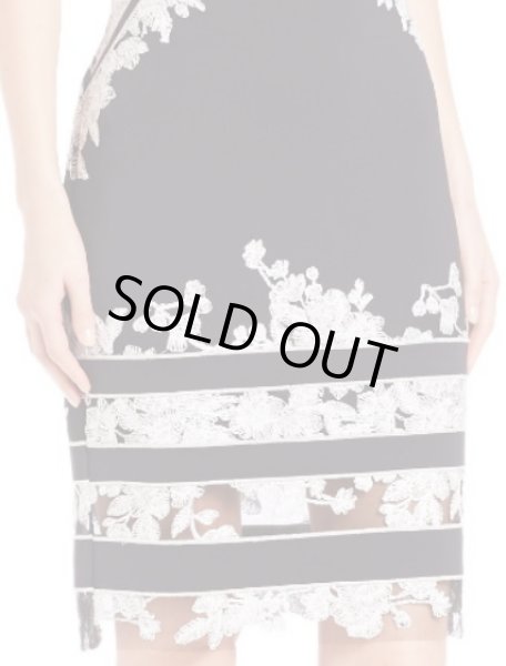 画像2: Tadashi Shoji      Embroidered Lace Scuba Sheath Dress ブラック (2)