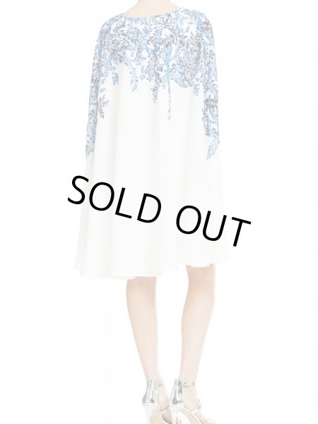 画像2: 【Katherine Mcnamara愛用】Tadashi Shoji     Floral-Embroidered Cape Dress (2)