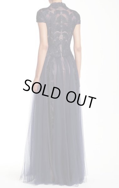 画像2: 【西山茉希さん着用】Tadashi Shoji     Mock Neck Embroidered Tulle Ballgown ネイビー (2)