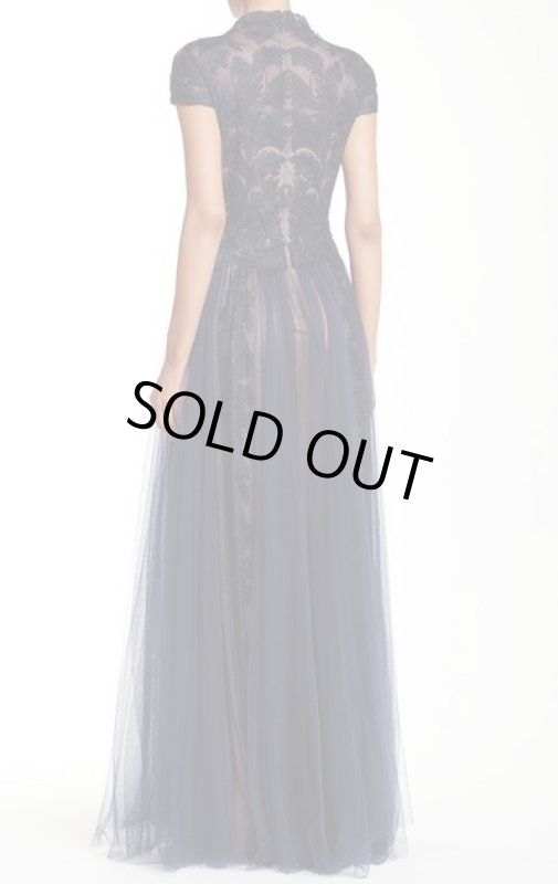 画像2: 【西山茉希さん着用】Tadashi Shoji     Mock Neck Embroidered Tulle Ballgown　ネイビー (2)