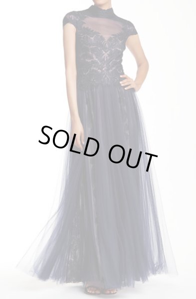 画像1: 【西山茉希さん着用】Tadashi Shoji     Mock Neck Embroidered Tulle Ballgown　ネイビー (1)