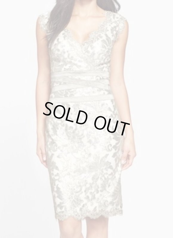 画像1: Tadashi Shoji　 Scalloped-Neck Lace Cocktail Dress FEATHER (1)