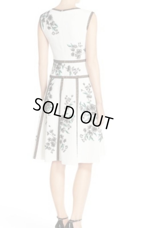 画像2: 再販売【マギーさん、アンミカさんご着用】Tadashi Shoji タダシショージ　　　Embroidered Textured Jacquard Fit & Flare Dress (2)