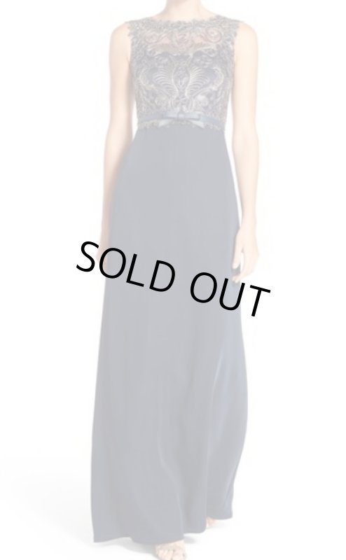 画像1: Tadashi Shoji      　Gavin Embroidered Bodice Gownネイビー (1)