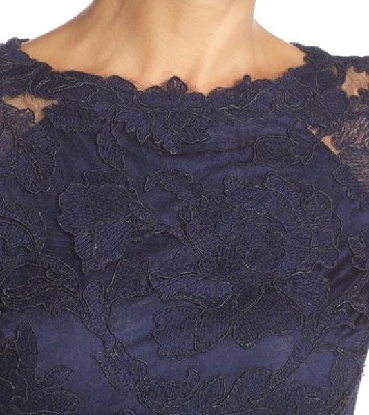 画像4: Tadashi Shoji      Three-Quarter Sleeve Lace and Crepe Gown ネイビー (4)