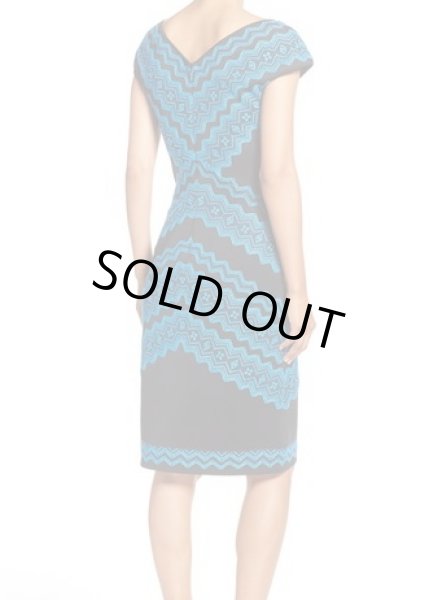 画像2: 【橋本マナミさん、高橋真麻さんご着用】Tadashi Shoji タダシショージ  Embroidered Knit Sheath Dress ブルー系 (2)
