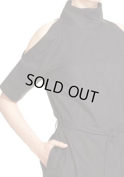画像4: 【ドラマ使用】DKNY   Poplin Cold-Shoulder Shirtdress (4)