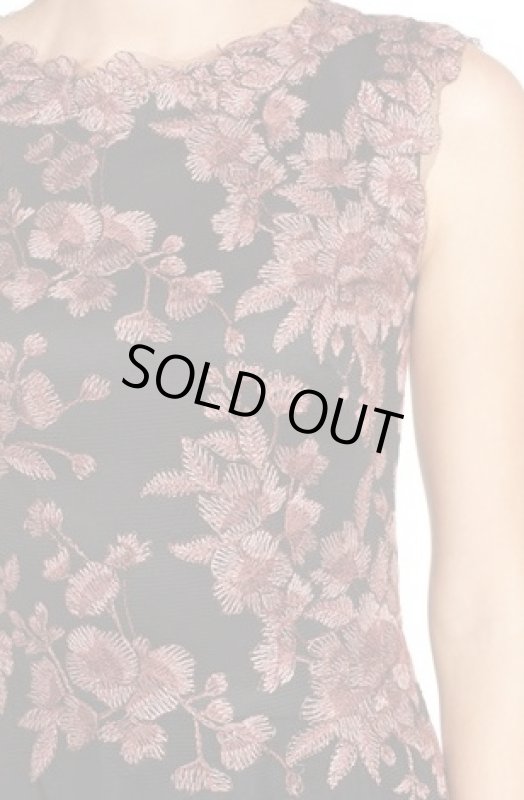 画像4: 【馬場典子さんご着用】Tadashi Shoji  パーティードレス　Embroidered Crepe Fit & Flare Dress　Mauve ブラック　 (4)