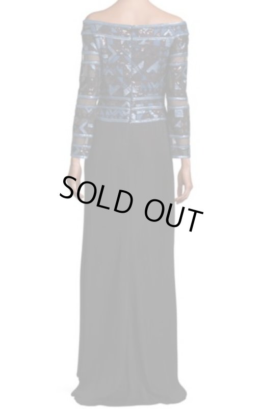 画像4: Tadashi Shoji  パーティードレス Embellished Off-The-Shoulder Gownブラック (4)