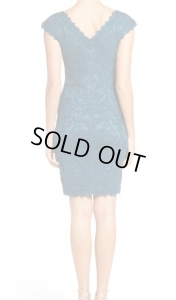 画像2: Tadashi Shoji  タダシショージ  Corded Lace Tulle Sheath Dress starry night ブルー系、グリーン系 (2)