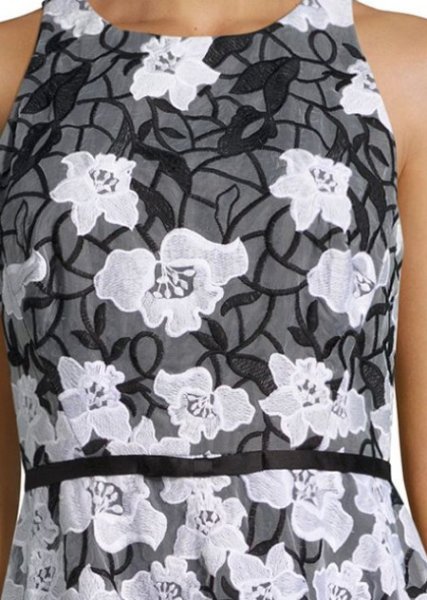 画像2: ERIN erin fetherston エリンフェザーストン　Camila Floral Embroidered Sleeveless Gown (2)