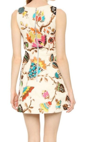 画像2: Alice + Olivia  アリスアンドオリビア  Lindsey Embroidered Structured Pouf Dress (2)