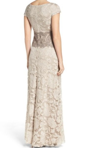 画像2: Tadashi Shoji  タダシショージ    Floral Embroidered Gown ラテ ベージュ系 (2)