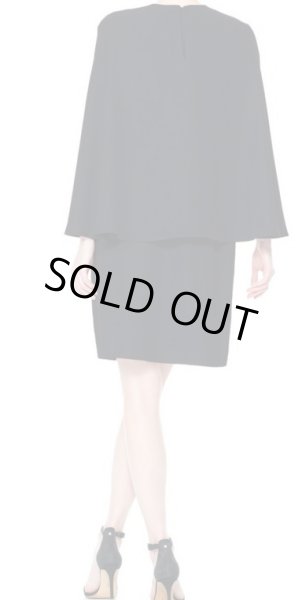 画像2: 【ミランダカーご着用、家庭画報掲載】Tadashi Shoji タダシショージ    Cape Back Crepe Sheath Dress ブラック (2)