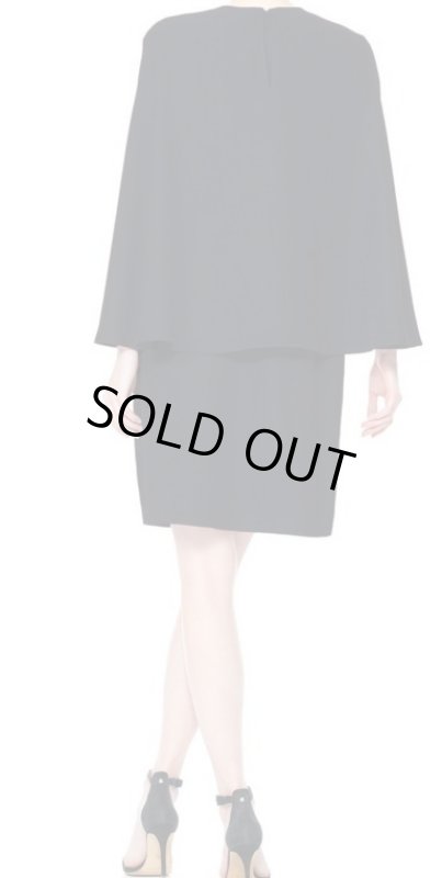 画像2: 【ミランダカーご着用、家庭画報掲載】Tadashi Shoji　タダシショージ    Cape Back Crepe Sheath Dress ブラック (2)