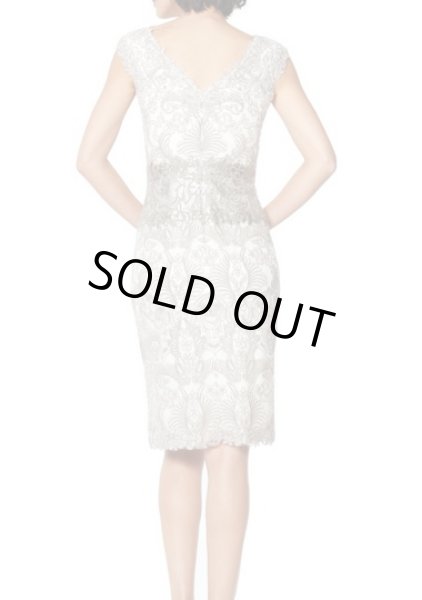 画像2: Tadashi Shoji  タダシショージ CONTRAST WAIST V-NECK SHEATH DRESS (2)