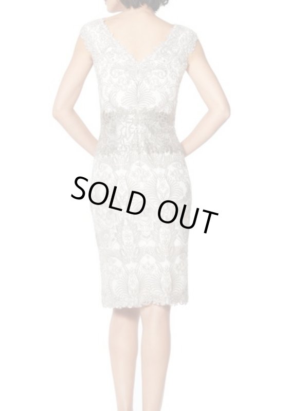 画像2: Tadashi Shoji  タダシショージ　CONTRAST WAIST V-NECK SHEATH DRESS (2)