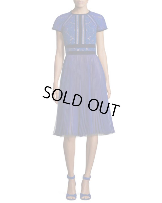 画像1: 再販売【朝比奈彩さん、小西真奈美さん、阿部桃子さん着用】Tadashi Shoji タダシショージ Cap-Sleeve Lace Cocktail Dress ブルー系 (1)