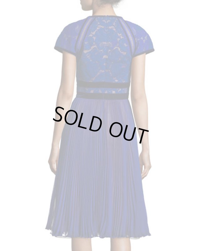 画像2: 再販売【朝比奈彩さん、小西真奈美さん、阿部桃子さん着用】Tadashi Shoji タダシショージ Cap-Sleeve Lace Cocktail Dress ブルー系 (2)