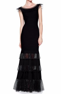 華やぐ肩のディテールを魅せて【TADASHI SHOJI】ラッフル ドレス セール！Tadashi Shoji タダシショージ Ayers ティヤード