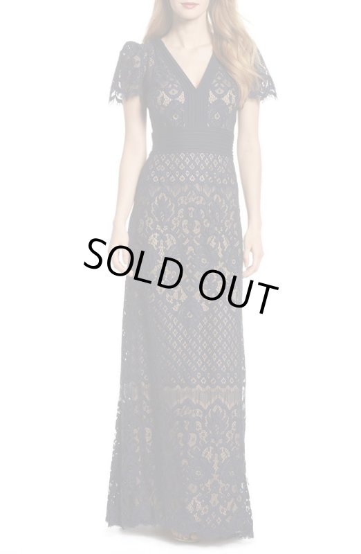 画像1: Tadashi Shoji  タダシショージ  Vネックレースロングドレス　ネイビー系 (1)