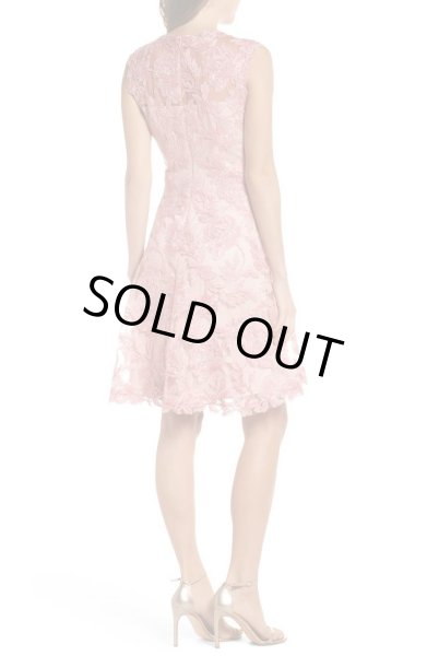 画像2: Tadashi Shoji  タダシショージ  Sleeveless Embroidered Cocktail Dress ピンク系 (2)