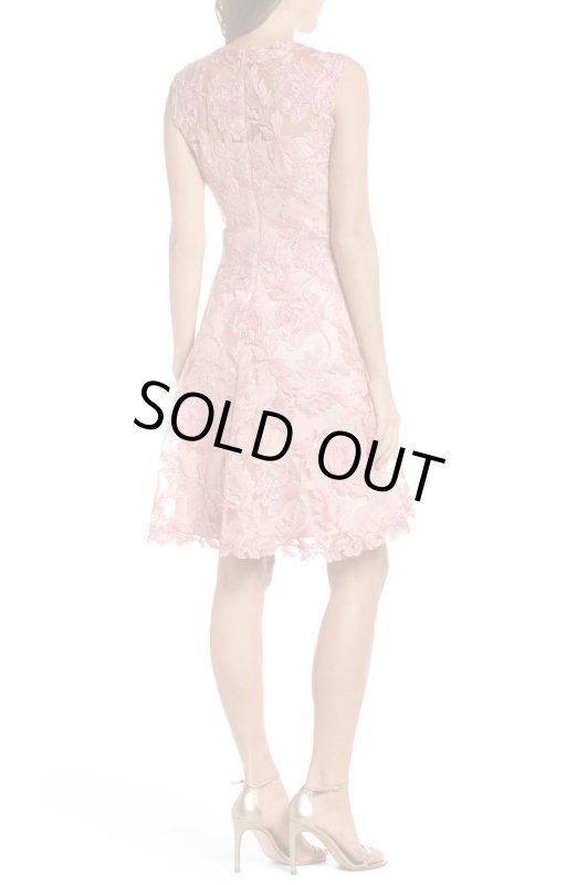 画像2: Tadashi Shoji  タダシショージ  Sleeveless Embroidered Cocktail Dress ピンク系 (2)