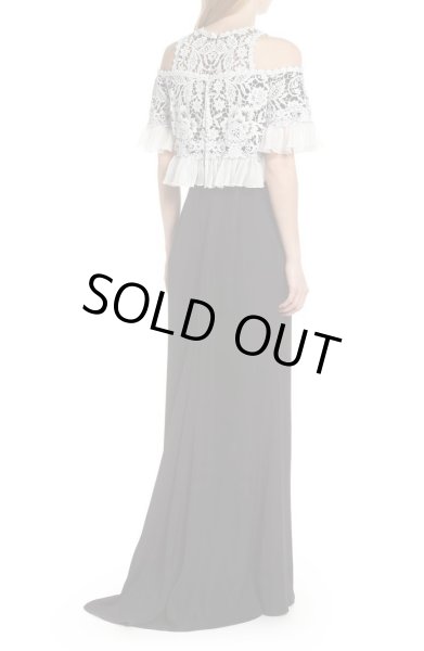 画像2: Tadashi Shoji タダシショージ  コールドショルダークロッシェロングドレス ブラック (2)