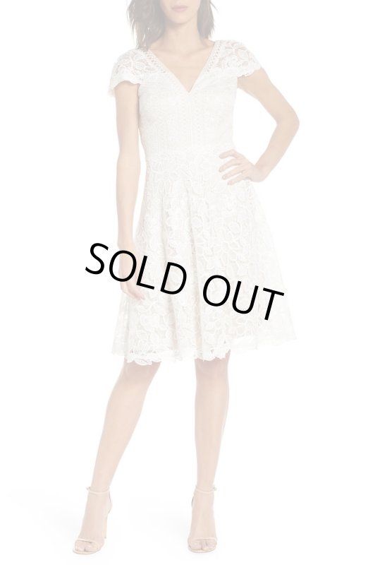 画像1: Tadashi Shoji  タダシショージ  Mixed Lace Fit & Flare Dress アイボリー (1)