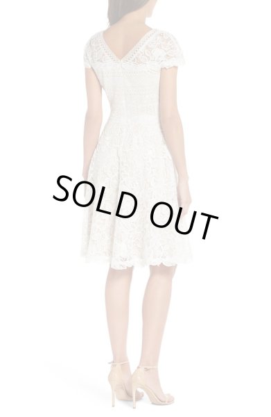 画像2: Tadashi Shoji  タダシショージ  Mixed Lace Fit & Flare Dress アイボリー (2)