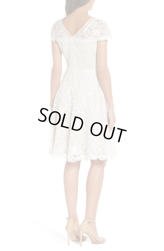 画像2: Tadashi Shoji  タダシショージ  Mixed Lace Fit & Flare Dress アイボリー (2)