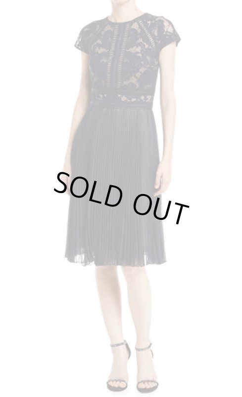 画像1: 【朝比奈彩さん、小西真奈美さん、阿部桃子さん着用】Tadashi Shoji タダシショージ Cap-Sleeve Lace Cocktail Dress ネイビー (1)