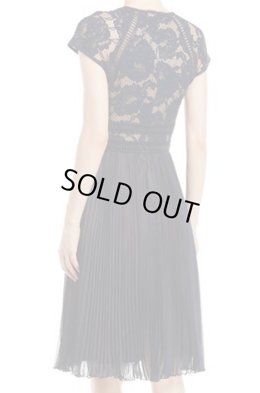 画像2: 【朝比奈彩さん、小西真奈美さん、阿部桃子さん着用】Tadashi Shoji タダシショージ Cap-Sleeve Lace Cocktail Dress ネイビー (2)